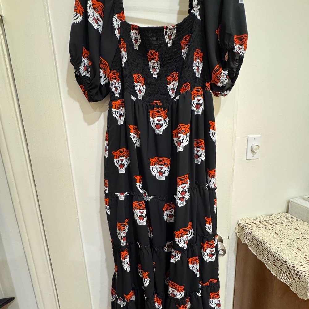 Dressed in LALA Black Midi Dress with Tiger Motif - Picture 3 of 5